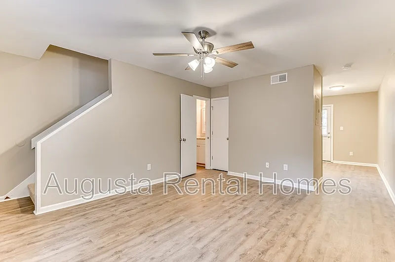 2 bed, 1.5 bath, 1005 sqft, $1,150 — Photo 4