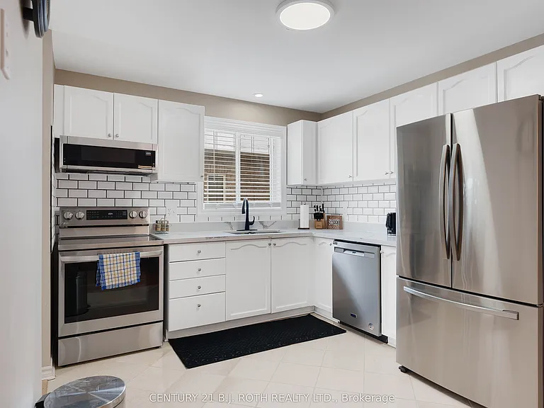 361 Georgian Dr #UPPER — Photo 6