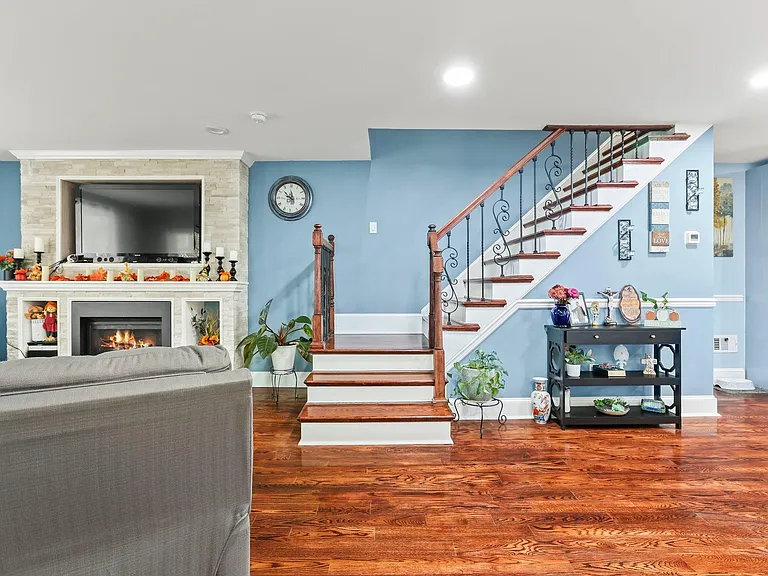 234 Howell St — Photo 10