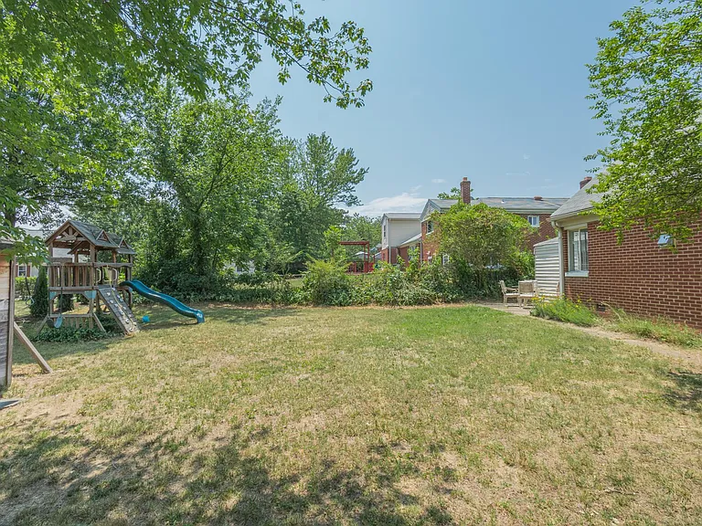6811 Floyd Ave — Photo 26