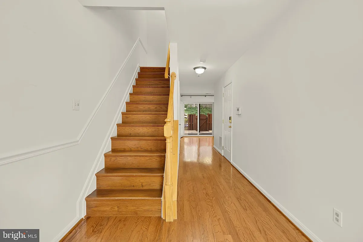 Building Photo - 1249 Quaker Hill Dr