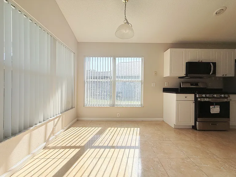 2634 Meadow Oaks Loop — Photo 4