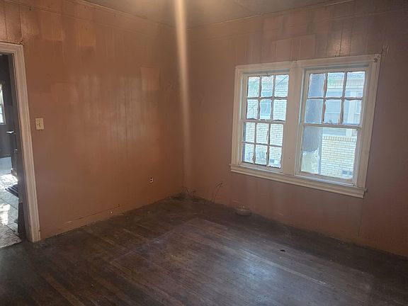 4th image of 617 Electra St