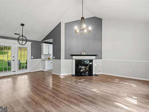 3rd image of 1870 Emerald Dr