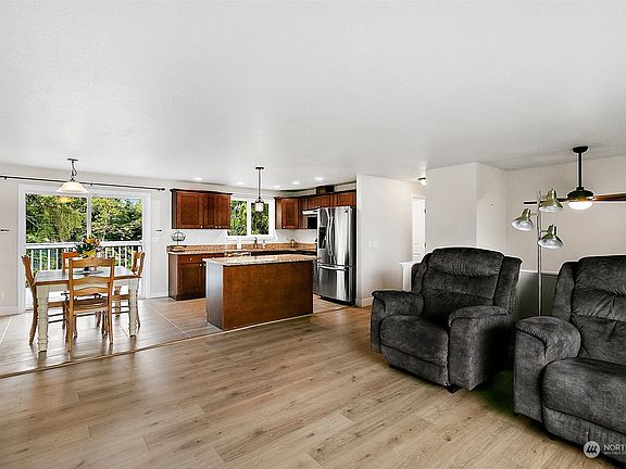5th image of 3145 Aegean Boulevard NE