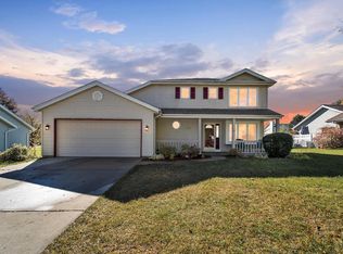 711 E Mary Ln, Oak Creek, WI 53154