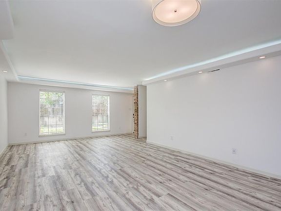 3rd image of 10332 Longmont Dr #47/3