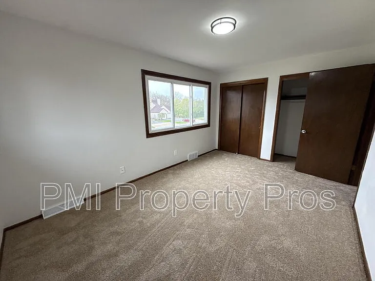 8150 S 88th St — Photo 24