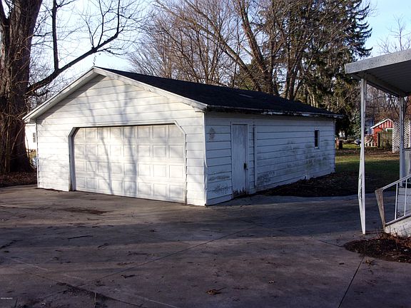 4th image of 60546 Railroad St