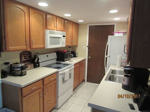 3rd image of 12817 Carriage Ln APT 9