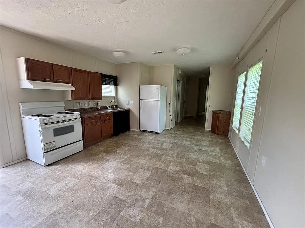 3 bed, 2.0 bath, 800 sqft, $795 — Photo 1