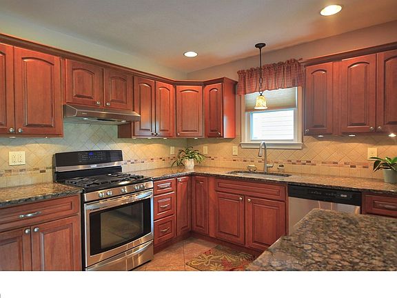5th image of 213 Westmoreland Ave