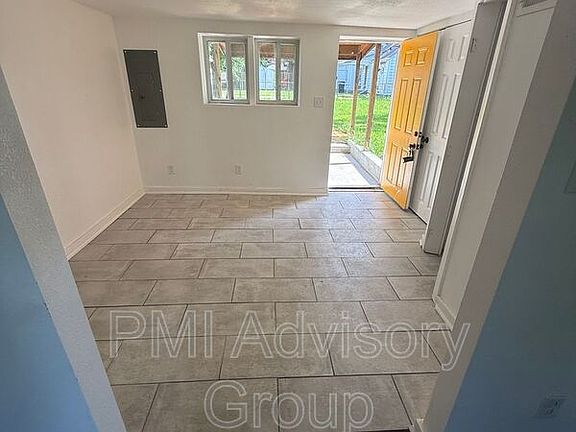 5th image of 1409 NE Sardou Ave