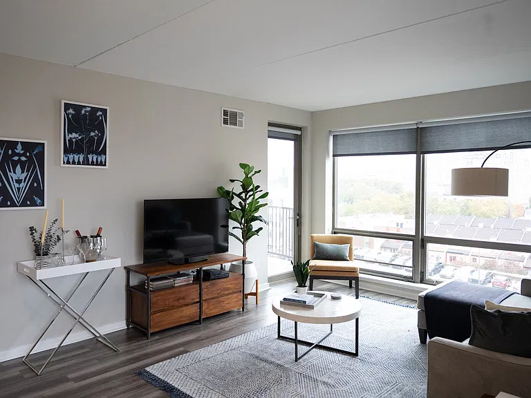 Edgewater Apartments — Photo 43