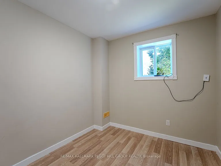 67 Iris Dr #LOWER — Photo 10