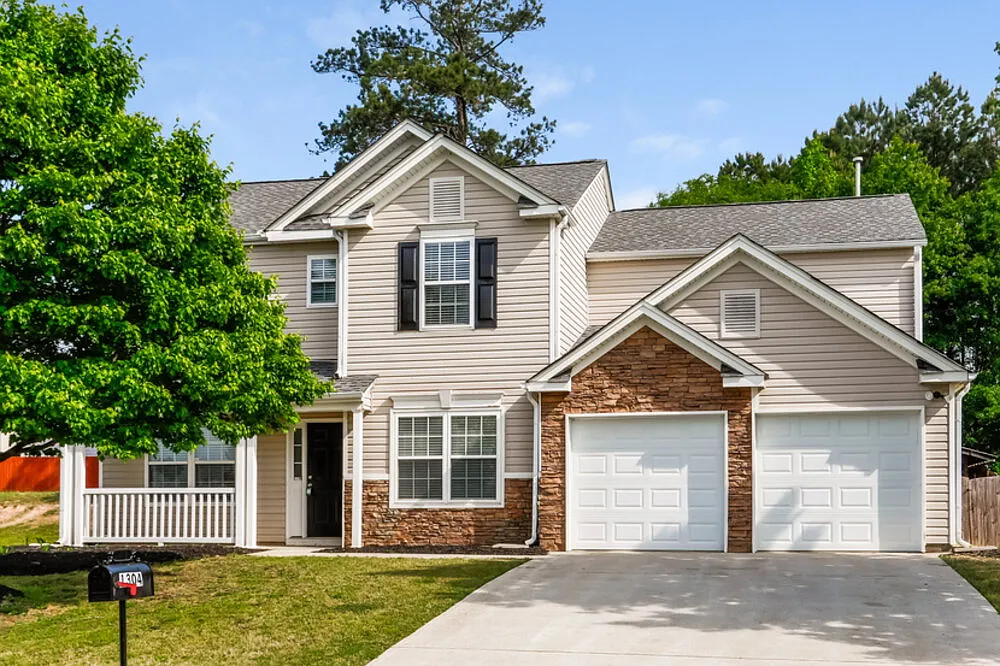 4 bed, 2.5 bath, 2848 sqft, $2,475 — Photo 1