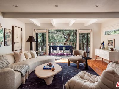 8461 Kirkwood Dr, Los Angeles, CA, 90046