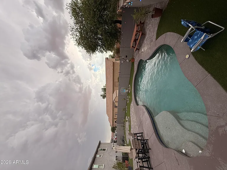 2924 N Taylor Ln — Photo 15