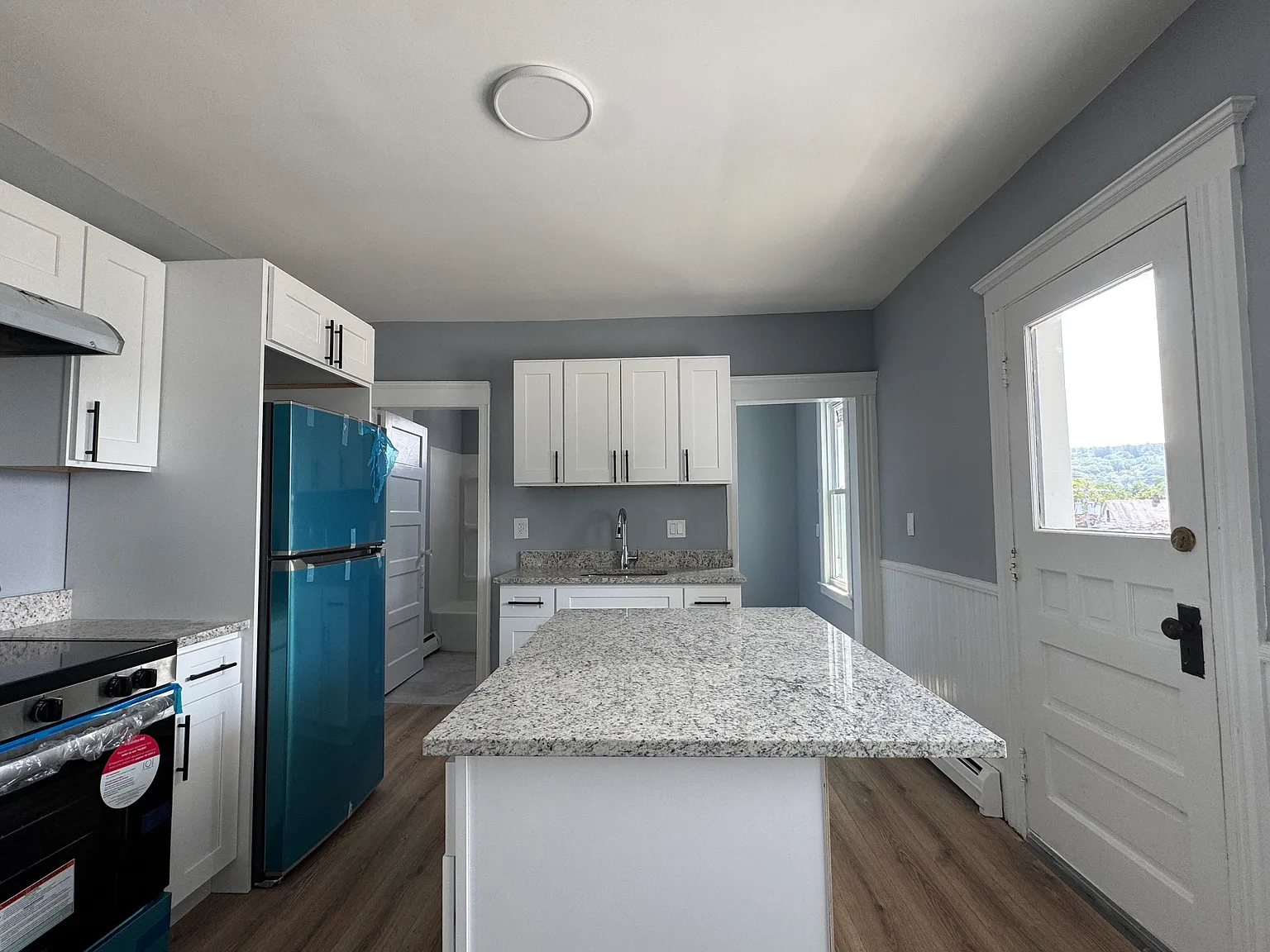 4 bed, 1400 sqft, $2,250 — Photo 3