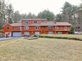 28 Dean Pond Rd, Brimfield, MA 01010