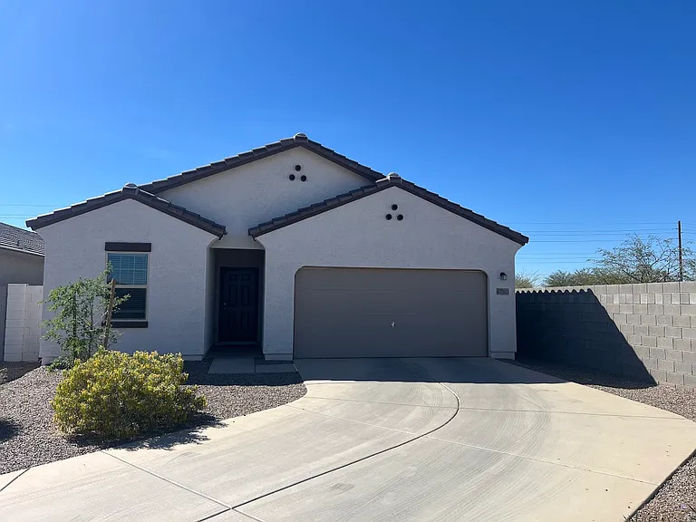 47903 W Coe St — Photo 1