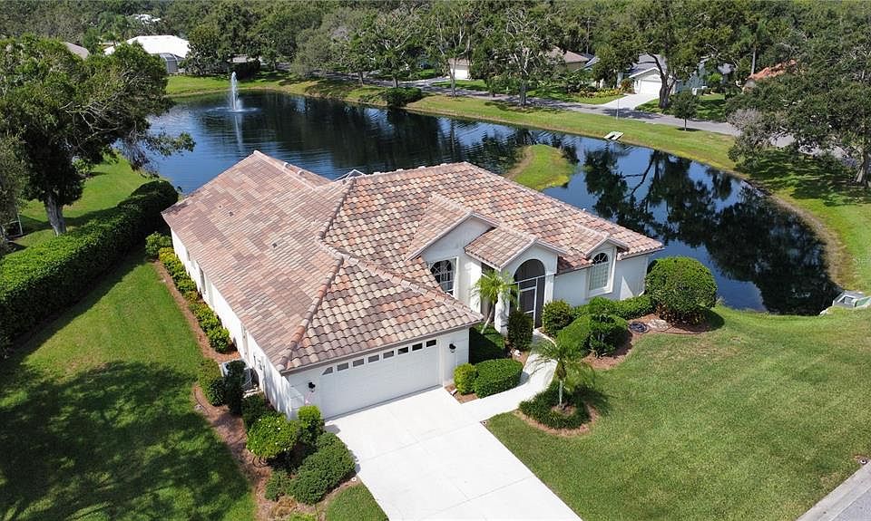 1st image of 827 Connemara Cir