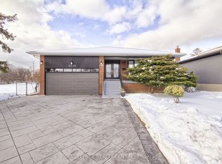 2320 Hensall St, Mississauga, ON L5A 2S9