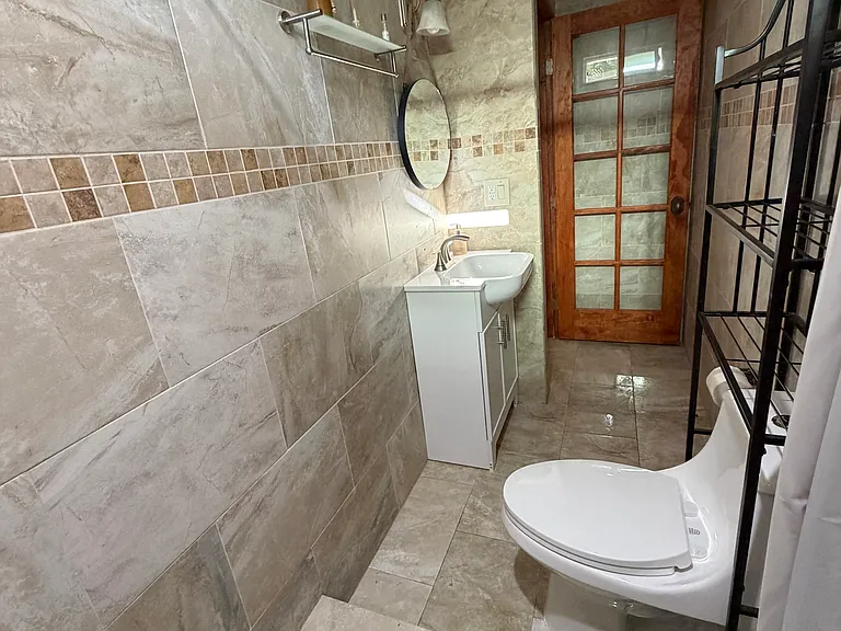 22976 Crespi St #ADU — Photo 10