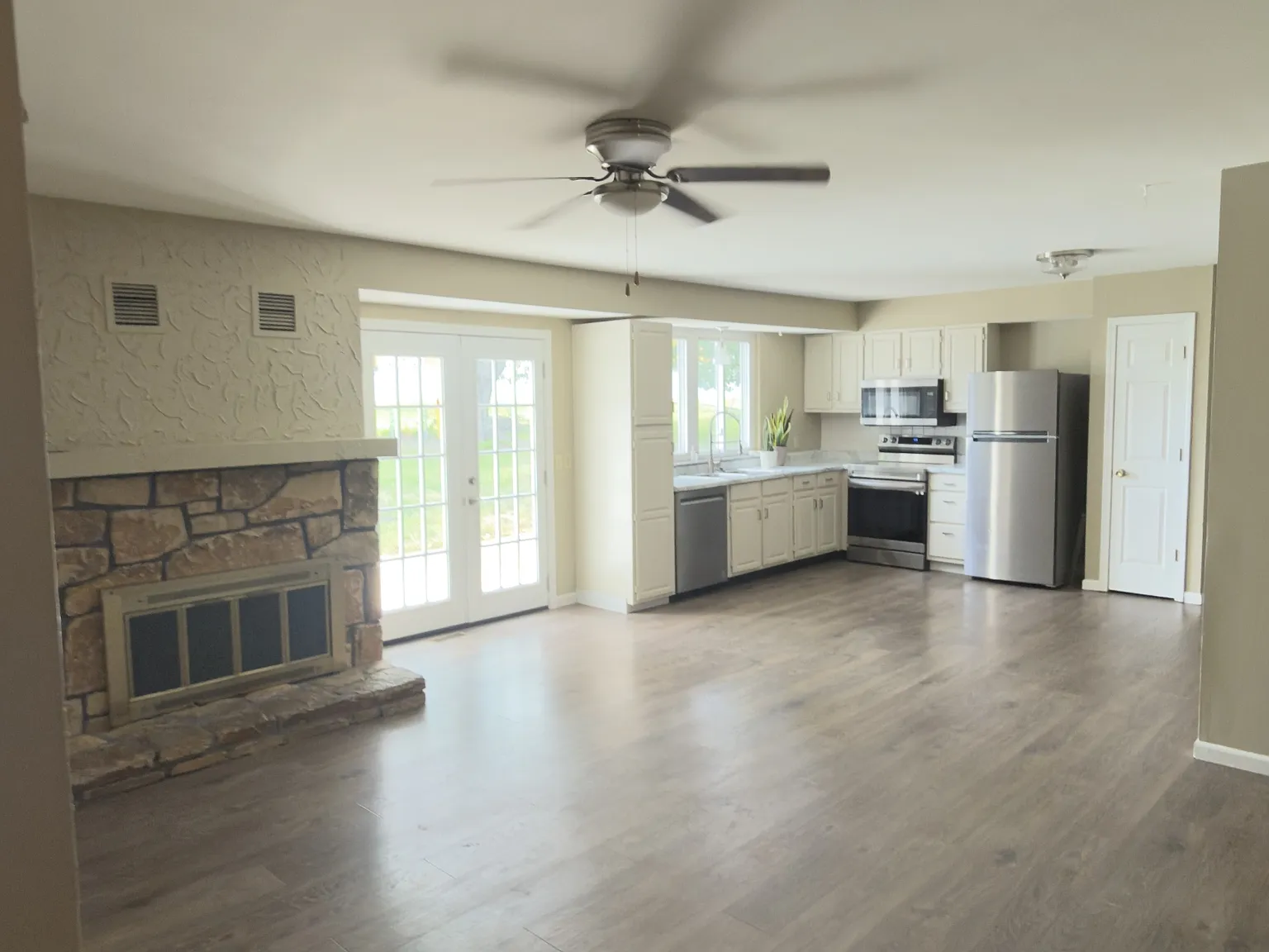 40 South Hillview Drive - 1 — Photo 3