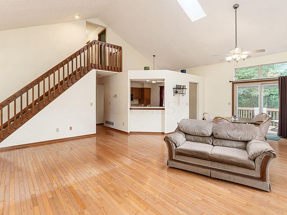 3rd image of 8443 Papillon Ave