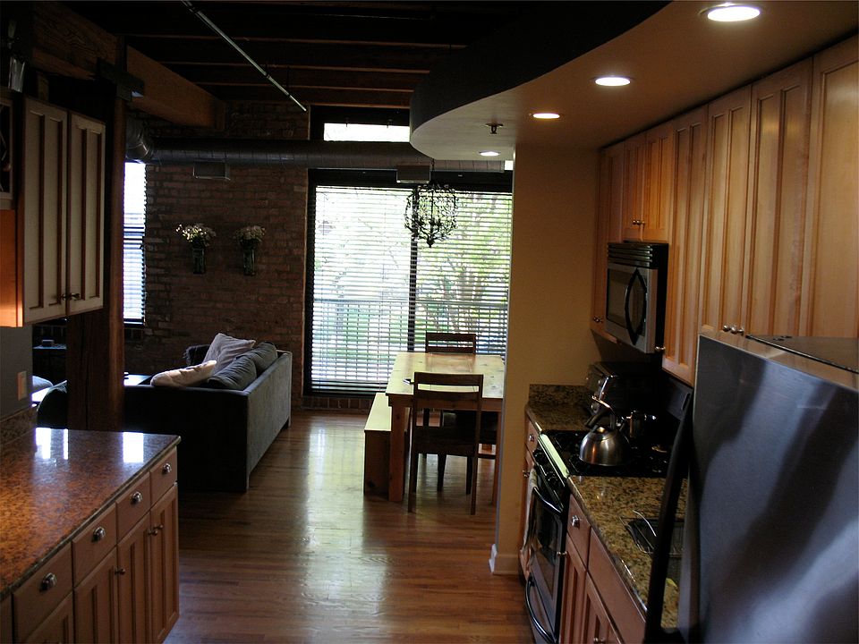 1st image of 612 N Oakley Ave #115