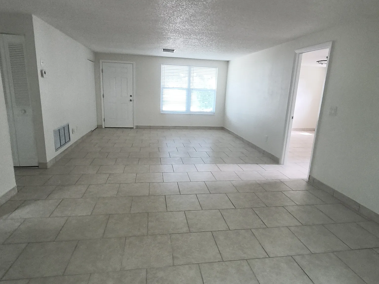 2 bed, 1212 sqft, $1,950 — Photo 2