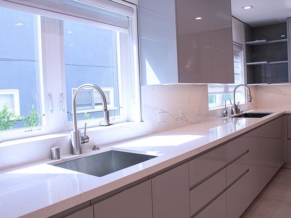 3rd image of 1211 S Sherbourne Dr APT 1