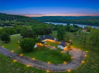123 Shields Dr, Eureka Springs, AR 72631