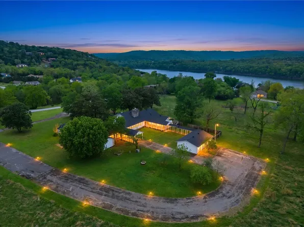 123 Shields Dr, Eureka Springs, AR 72631