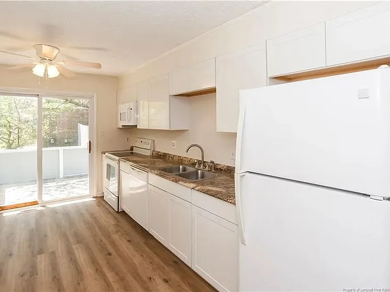 2012 Lakemeadow Dr — Photo 10