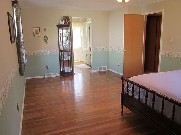 Master Bedroom & Bath