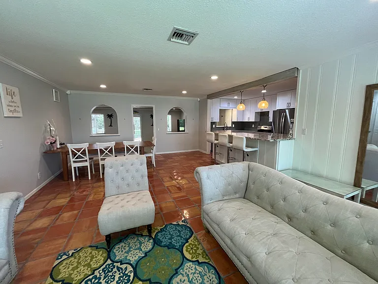 620 NE 9th Ave — Photo 30
