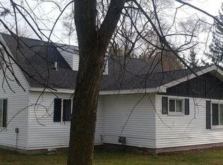 992 Schust Rd, Saginaw, MI 48604