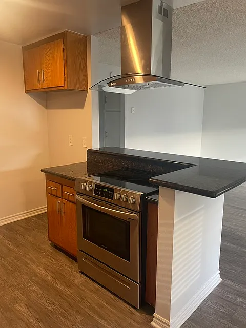 2 bed, 895 sqft, $2,545 — Photo 2