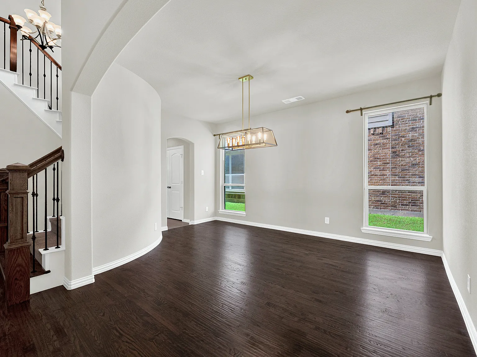 5 bed, 3762 sqft, $3,400 — Photo 4