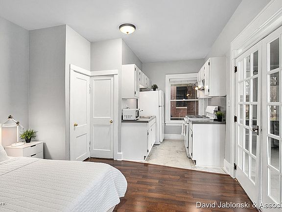 4th image of 557 Madison Ave SE