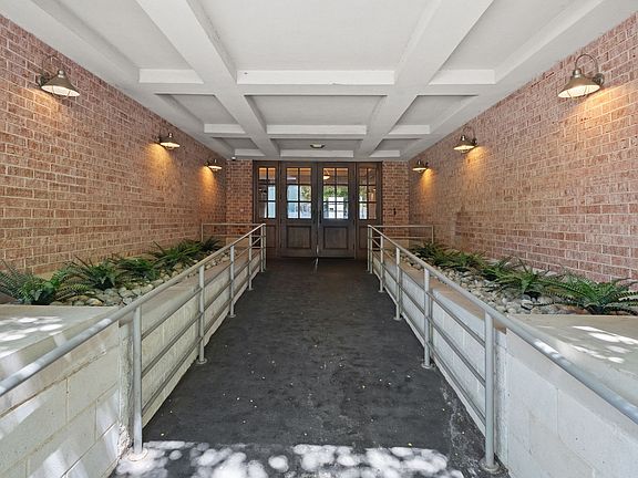 2nd image of 2305 Worthington St APT 108