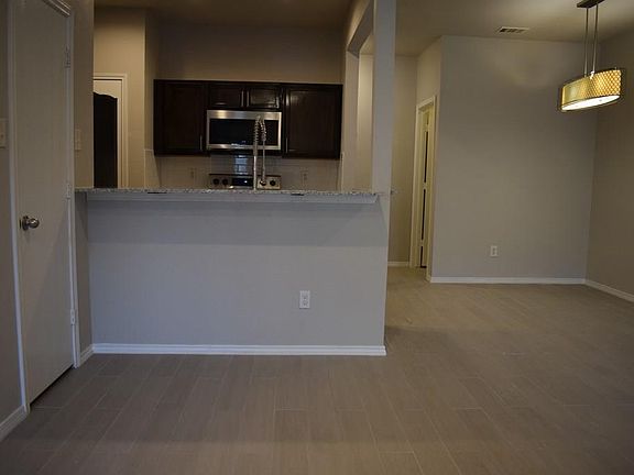 2nd image of 3926 Brandon Park Dr