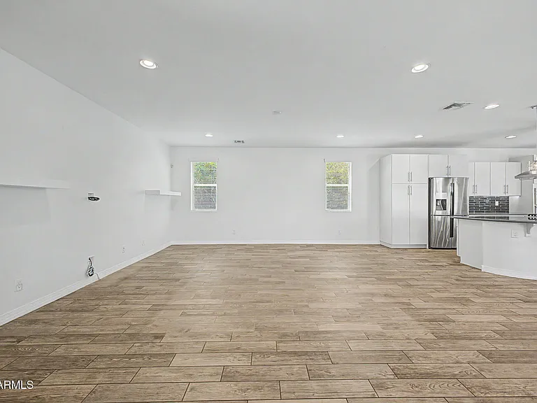 15912 W Sierra St — Photo 6