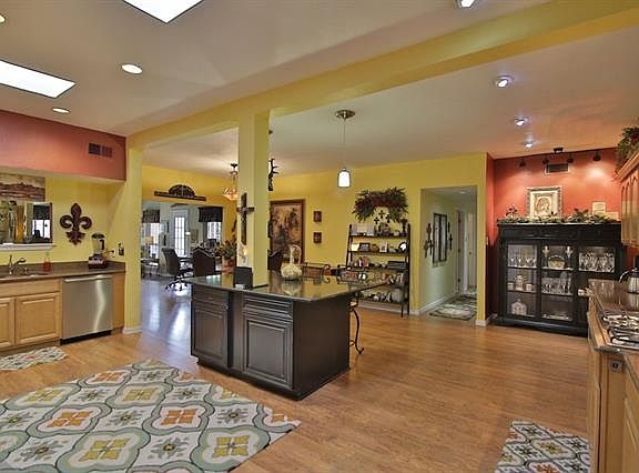 3rd image of 71 Tamarisk Cir