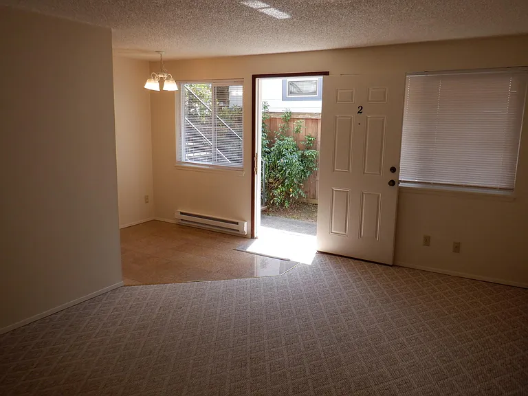 425 Pelly Ave N #2 — Photo 12