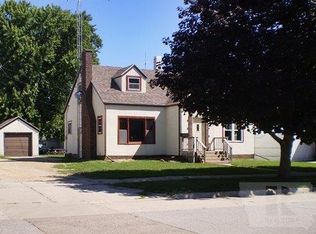 114 2nd Ave NE, Hampton, IA 50441