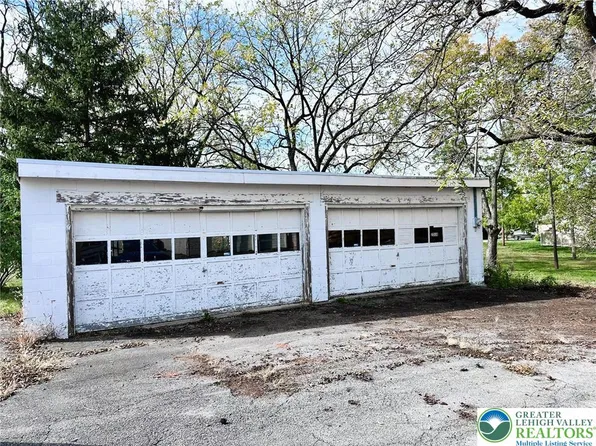 2318 S East St, Allentown, PA 18103