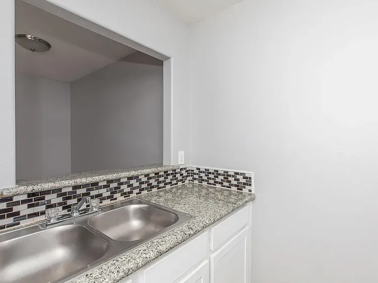 Capewood Apartments — Photo 19